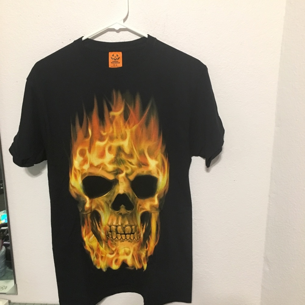 Happy Halloween Skull Graphic Tee Med Fire